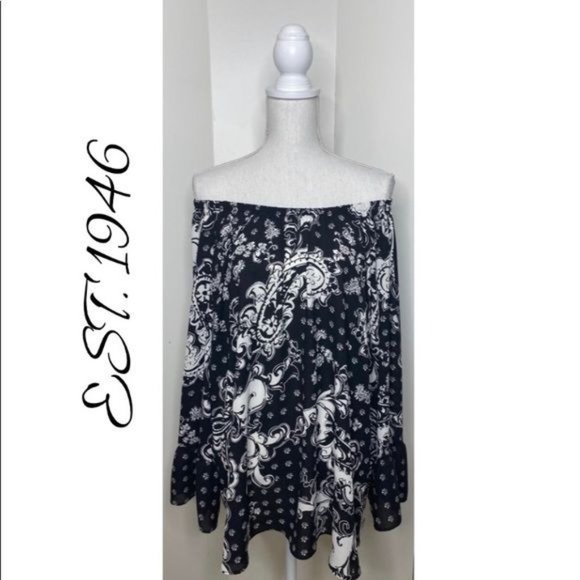 E.S.T. 1946 Tops - E S T. 1946 Black and White Cold Shoulder …